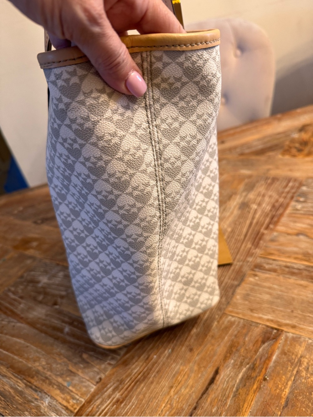 Kate Spade ♠️ Cream & Light Gray Patterned Tote with Center Stripe - Picture 4 of 9
